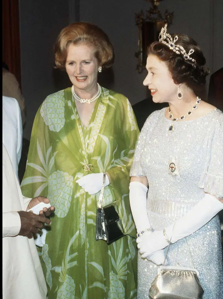 La reina Elizabeth II con la primer ministra Margaret Thatcher